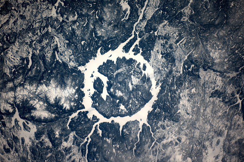 Глаз Квебека: необычное озеро Канады, образовавшееся в результате удара метеорита