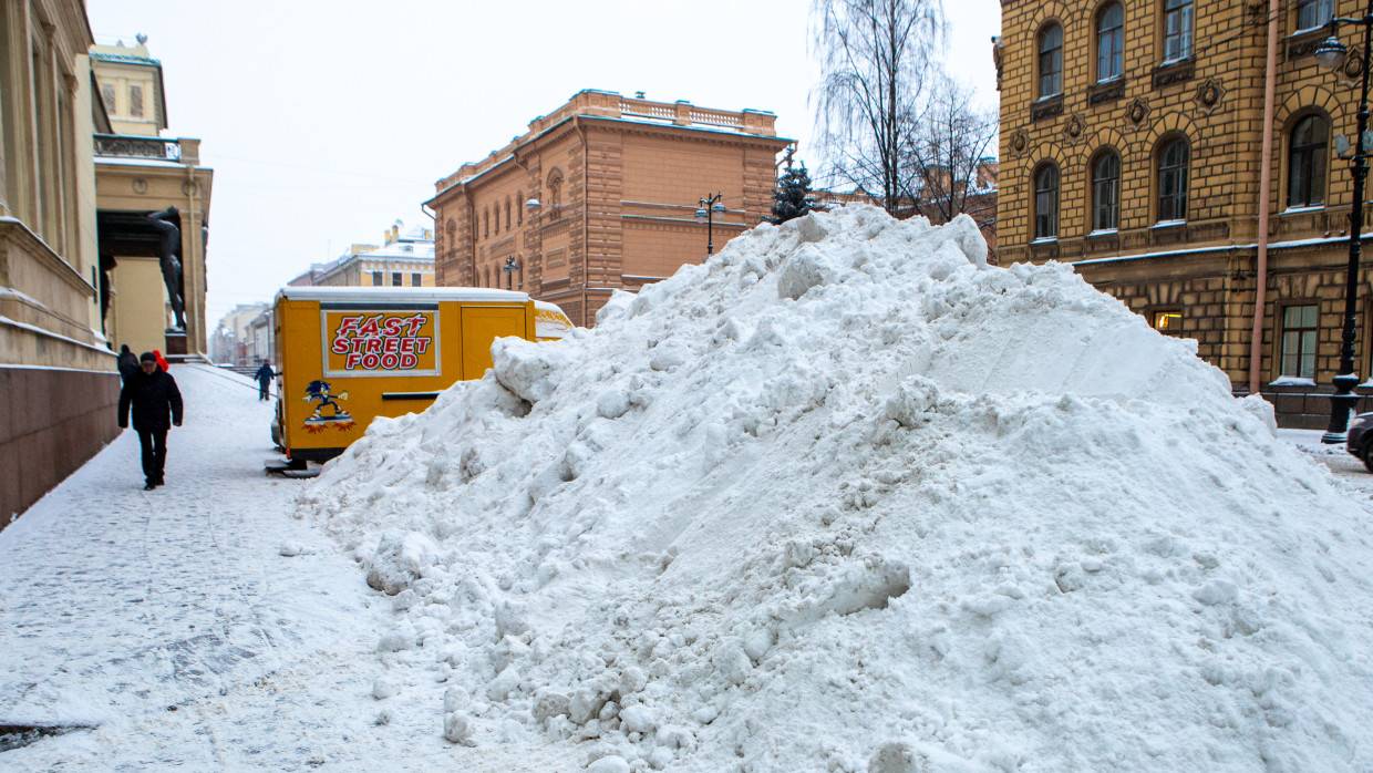 Сугробы в Питере