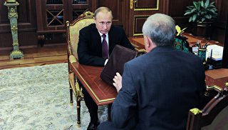 Президент России Владимир Путин и полпред в СЗФО Владимир Булавин во время встречи в Кремле. 27 июля 2016