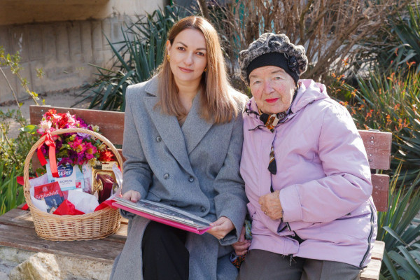 «ИнтерСтрой» поздравила с 8 марта севастопольских женщин-активисток