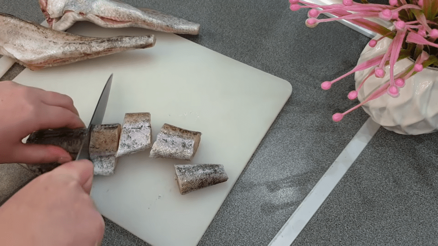 Нежная и сочная рыба в ароматной заливке: божественный минтай за 20 минут рыбные блюда