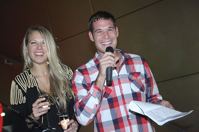 Сиенна Миллер спровоцировала слухи о новом романе со своим близким другом Звездные пары