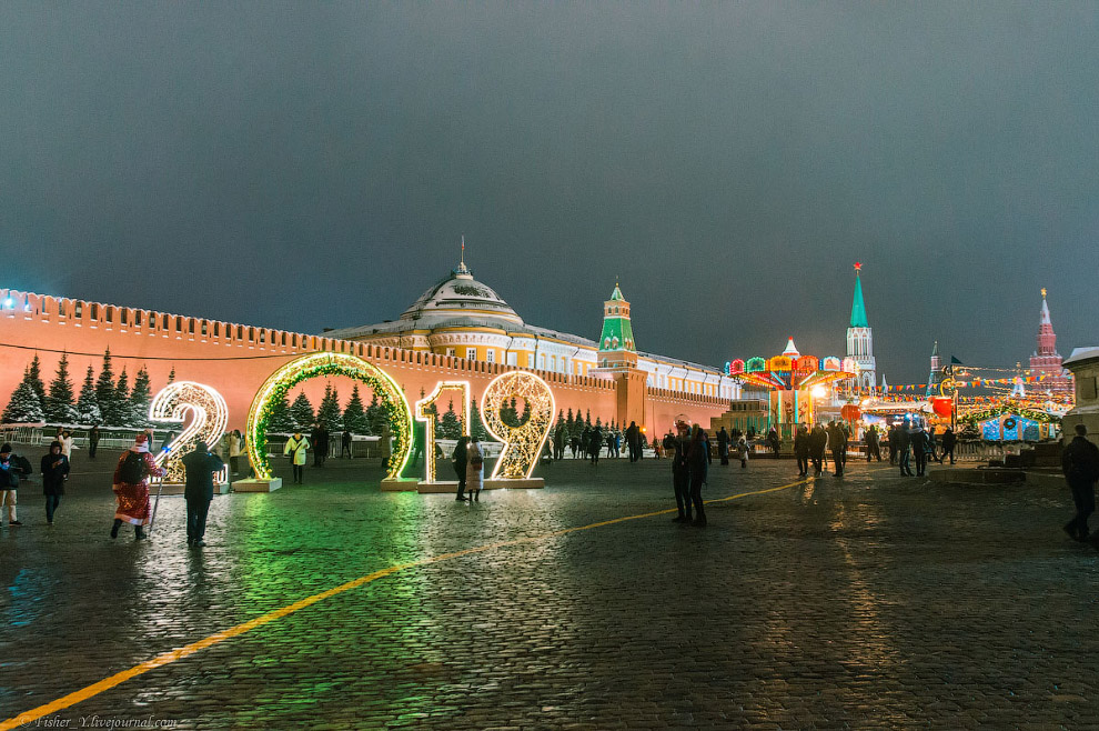 Как выглядит самый богатый город России после новогодних праздников? Фотовзгляд Юрия Рыбина Вот так была украшена Москва