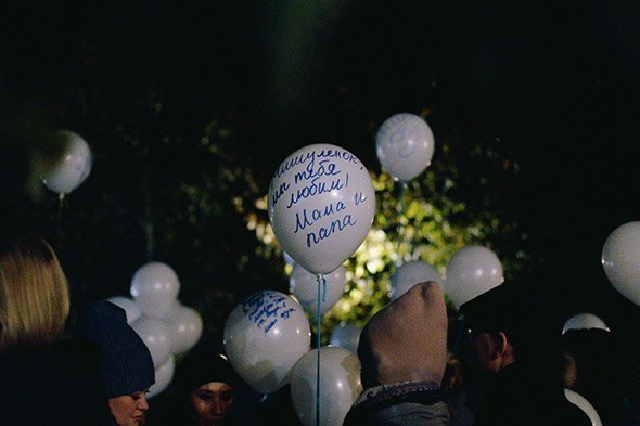 «От того, что я легла бы с дочерью в гроб, легче никому не стало бы». Как помочь родителям, потерявшим детей «От того, что я легла бы с дочерью в гроб, легче никому не стало бы». Как помочь родителям, потерявшим детей дети,жизнь,психология,родители,смерть ребенка,трагедия