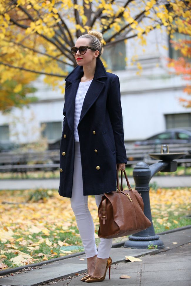 Осенний гардероб обязательно должен включать пальто. Да, конечно, многие женщины предпочитают носить куртки, но все же без пальто обойтись сложно.-5