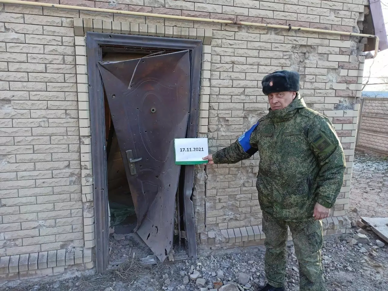 Вооружённые силы Украины обстреляли из тяжёлой артиллерии жилые дома в Кировском районе столицы ДНР....