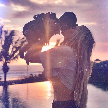 Хлое Кардашьян показала плоский и упругий живот спустя восемь месяцев после родов Хлое Кардашьян показала плоский и упругий живот спустя восемь месяцев после родов экстерьер, хлое кардашьян