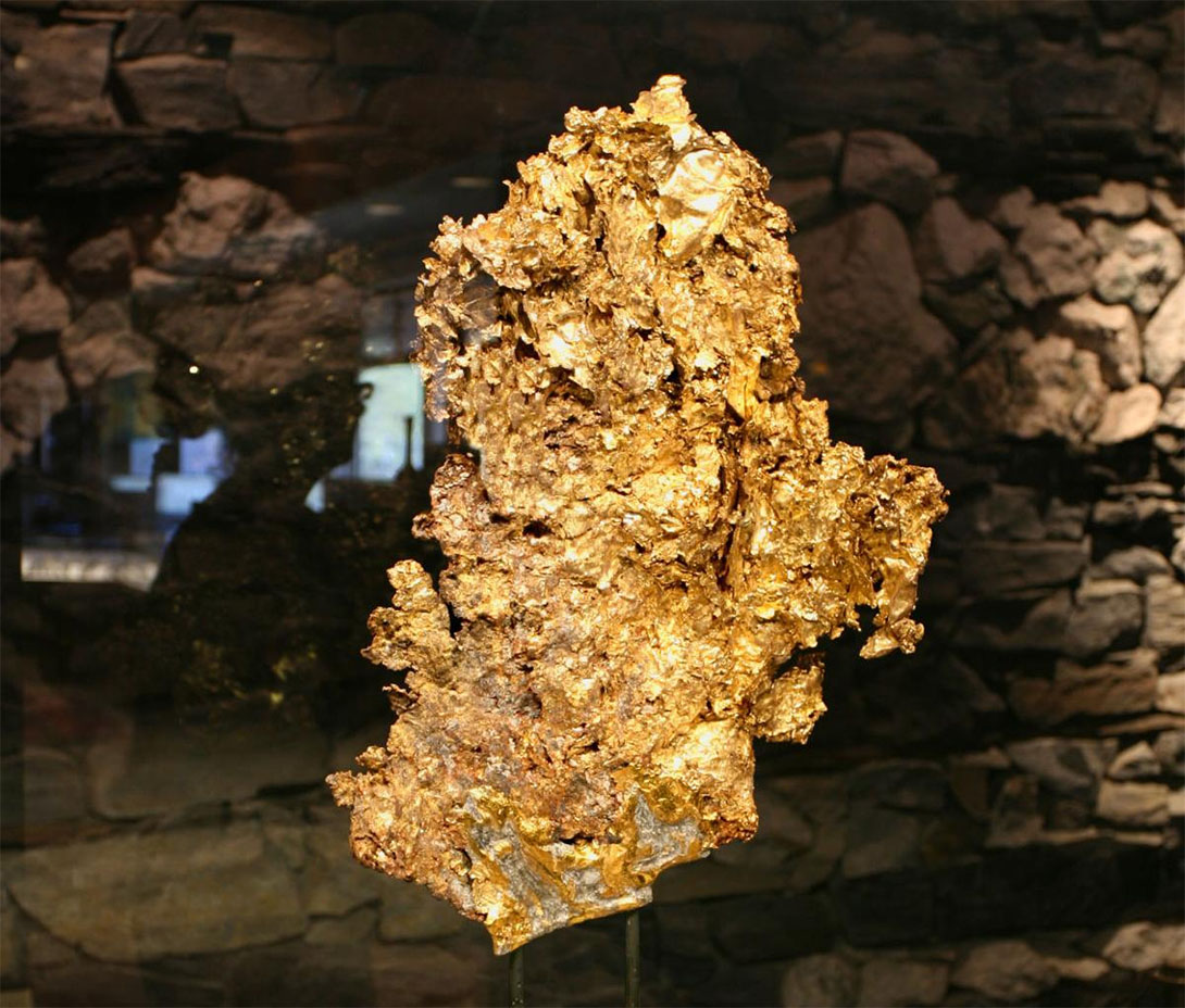 Как выглядит самородок золота в природе фото