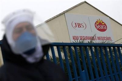 An employee of the JBS SA poultry factory wears a protective mask after the company was hit by an outbreak of coronavirus disease (COVID-19) in Passo Fundo, state of Rio Grande do Sul, Brazil, July 28, 2020. Picture taken July 28, 2020. REUTERS/Diego Vara