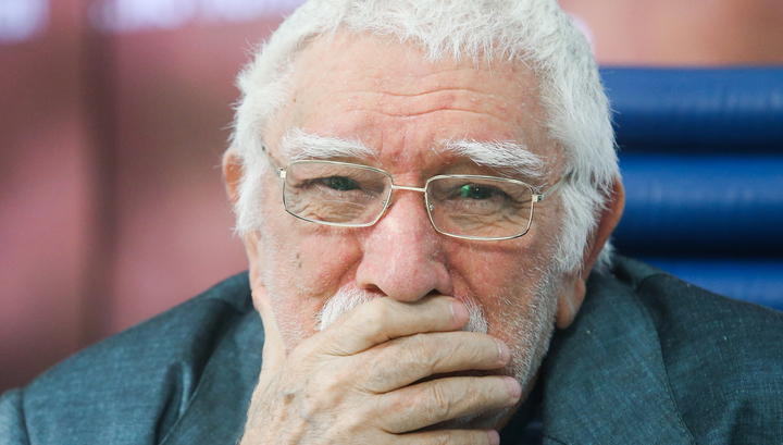 83-летнего Джигарханяна выписали из больницы: актер похудел и выглядит модником 83-летнего Джигарханяна выписали из больницы: актер похудел и выглядит модником актер