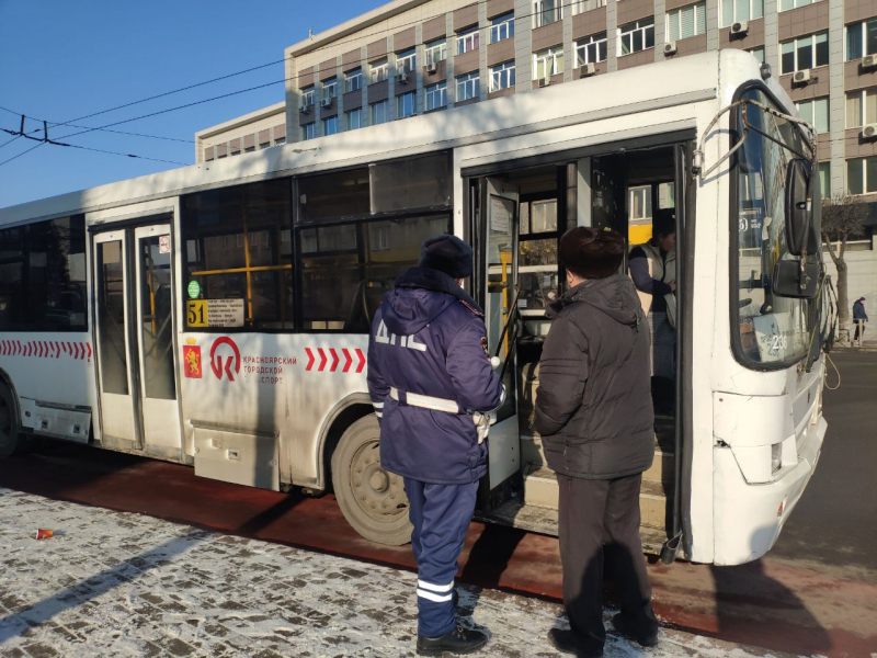 Государственный транспорт. Задержки общественного транспорта. Красноярские водители автобусов. Водители автобусов г.Красноярска. Красноярск шофёр автобуса.