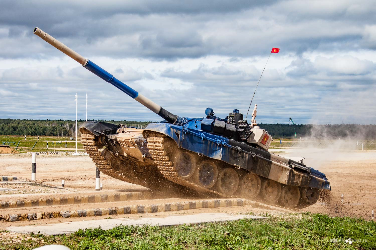 Эксперт объяснил фиаско китайцев на танковом биатлоне