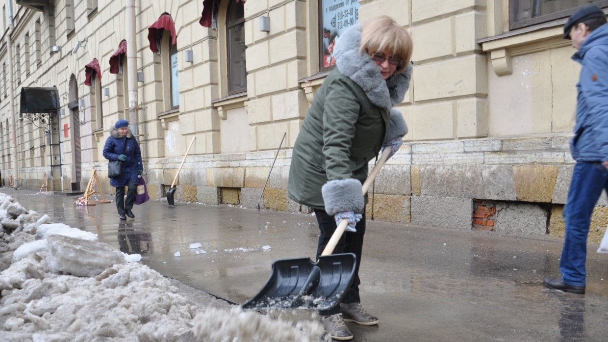 Тротуары санкт. Тротуар СПБ. Почищенные тротуары в городе. Субботник по уборке снега. Комитет по тротуарам.