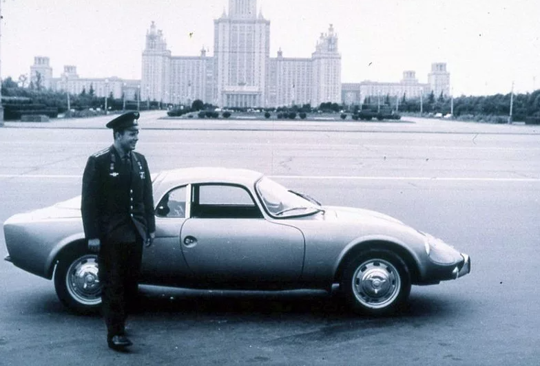 Почему Гагарину запретили ездить на подаренной ему спортивной машине автомобиль, после, аэрокосмической, Гагарин, автомобиля, выставке, больше, стала, Matra, момент, первый, космонавта, всего, около, машину, машина, очень, автомобилем, цвета, Гагариным