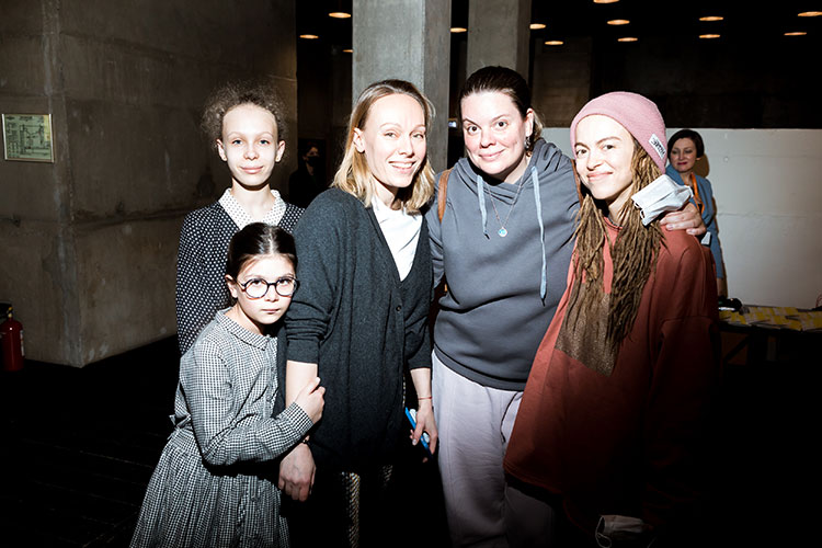 Дмитрий Певцов и Ольга Дроздова с детьми, Джаник Файзиев с дочерью и другие гости благотворительного спектакля Дмитрий Певцов и Ольга Дроздова с детьми, Джаник Файзиев с дочерью и другие гости благотворительного спектакля Стиль жизни,Благотворительность