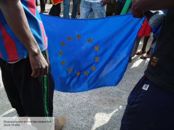 Малийцы сжигают флаги ЕС, требуя вывода оставшихся европейских военных