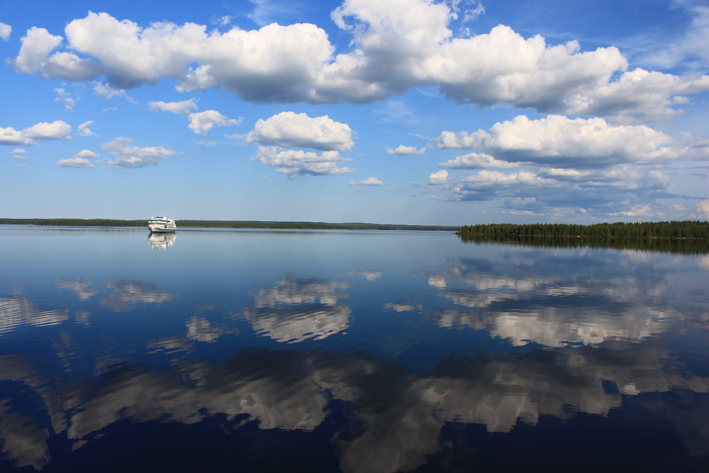 Свирь онежское озеро. Онежское озеро Свирь. Озеро Выгозеро. Русские озера. Озеро остров Коче.