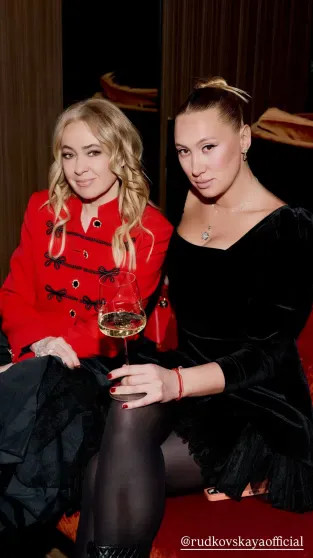 Жена Павла Буре Алина повеселилась в компании Яны Рудковской на фоне развода с ним Алина, Павел, БуреАлина, детьми, время, известно, которая, гостьей, супруга, Хасанова, после, недавнем, непростое, переживает, призналась, интервью, Павла, Кроме, разводом, менее