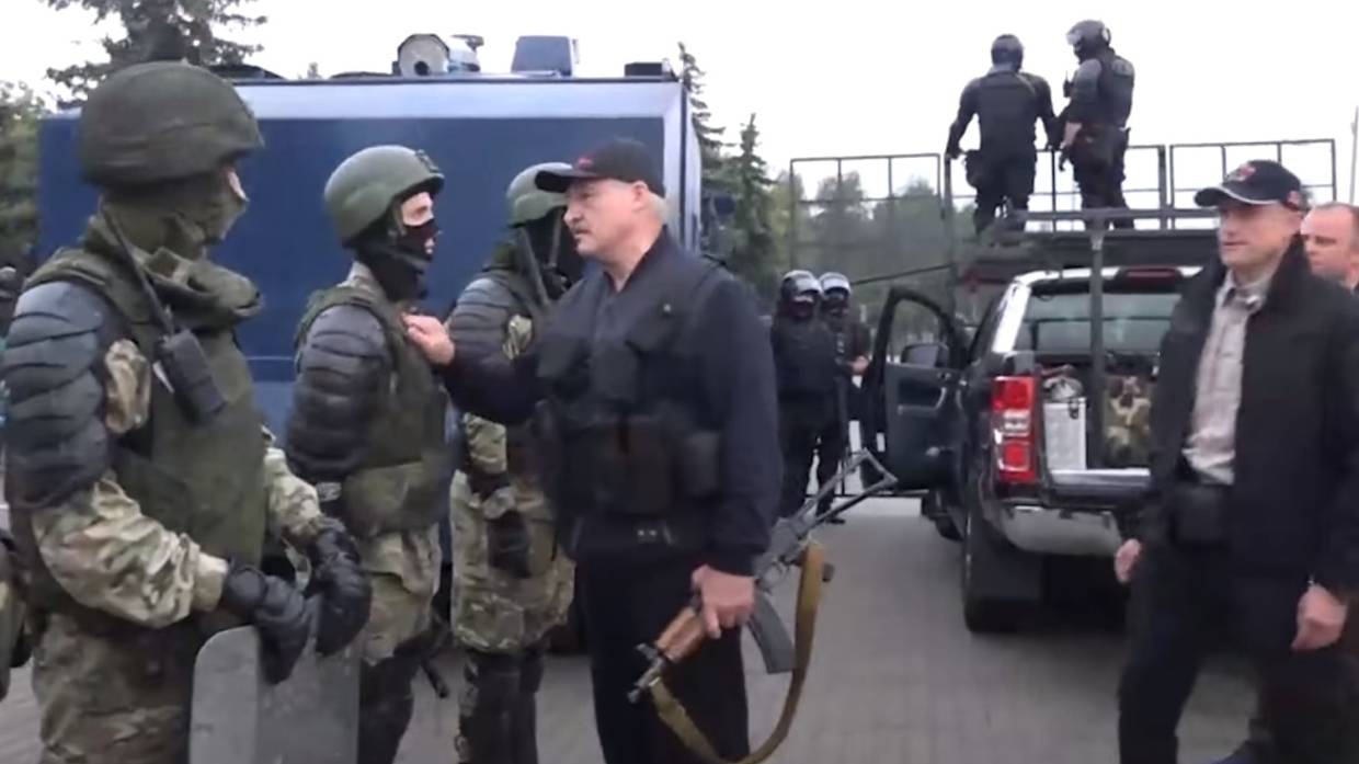 Военный эксперт Борис Рожин представил обзор главных событий 2021 года Весь мир