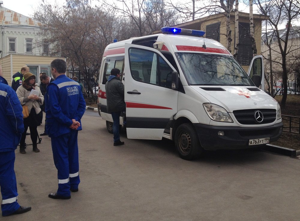 Полицейский в Петербурге ударил пожилую женщину ногой в живот