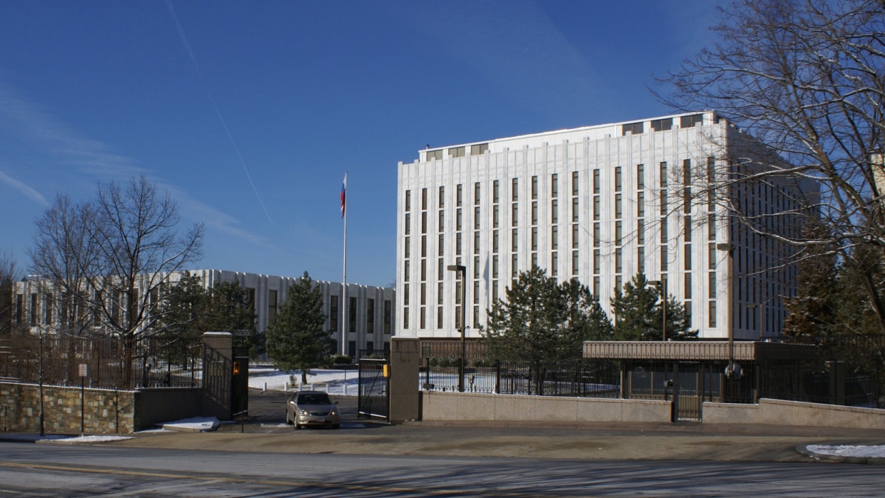 Посольство России отреагировало на слухи о новых правилах въезда в США Политика