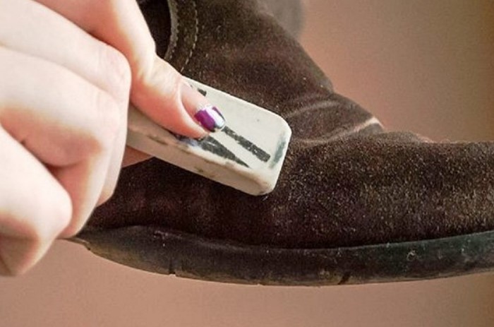 Ластик заменяет сухое чистящее средство для замши / Фото: fabrika-bizon.ru Ластик заменяет сухое чистящее средство для замши / Фото: fabrika-bizon.ru