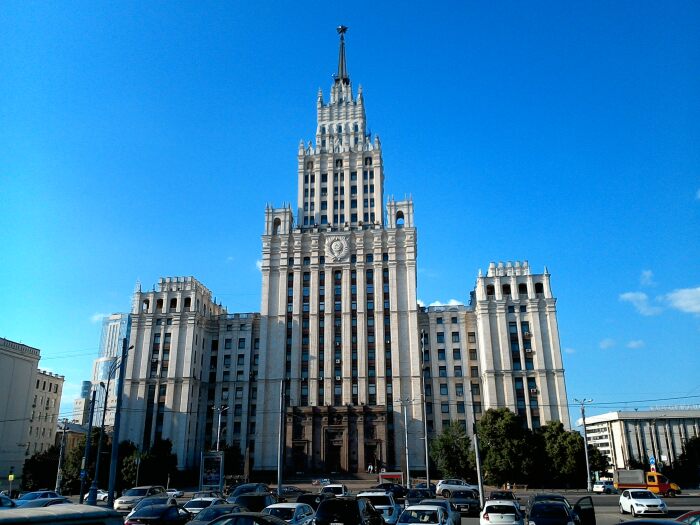 Московская «Пизанская башня»: безумный эксперимент с домом-метро на площади Красных Ворот архитектура,интерьер и дизайн