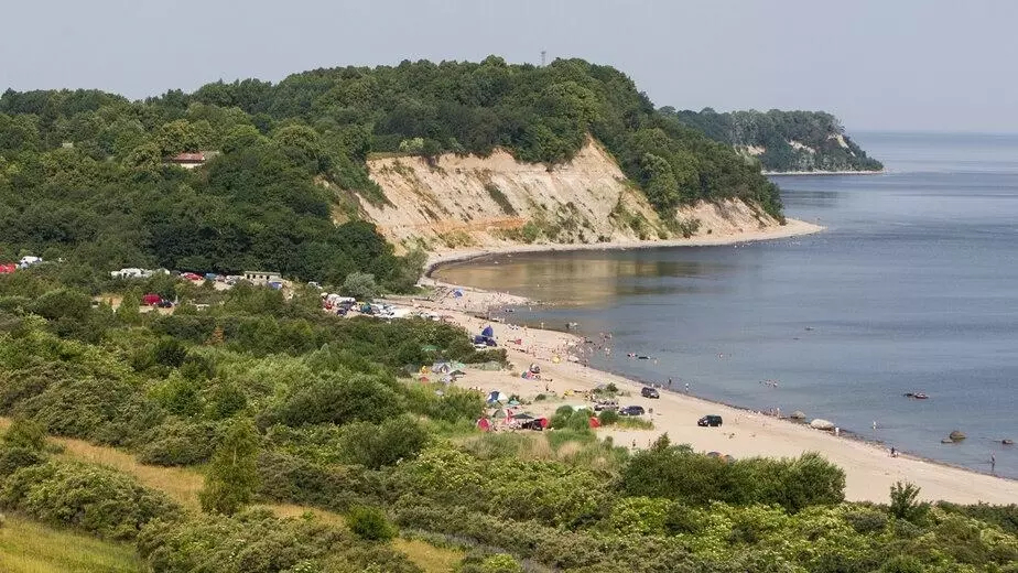 Дикие пляжи Донского привлекают туристов с палатками и рыбаков
