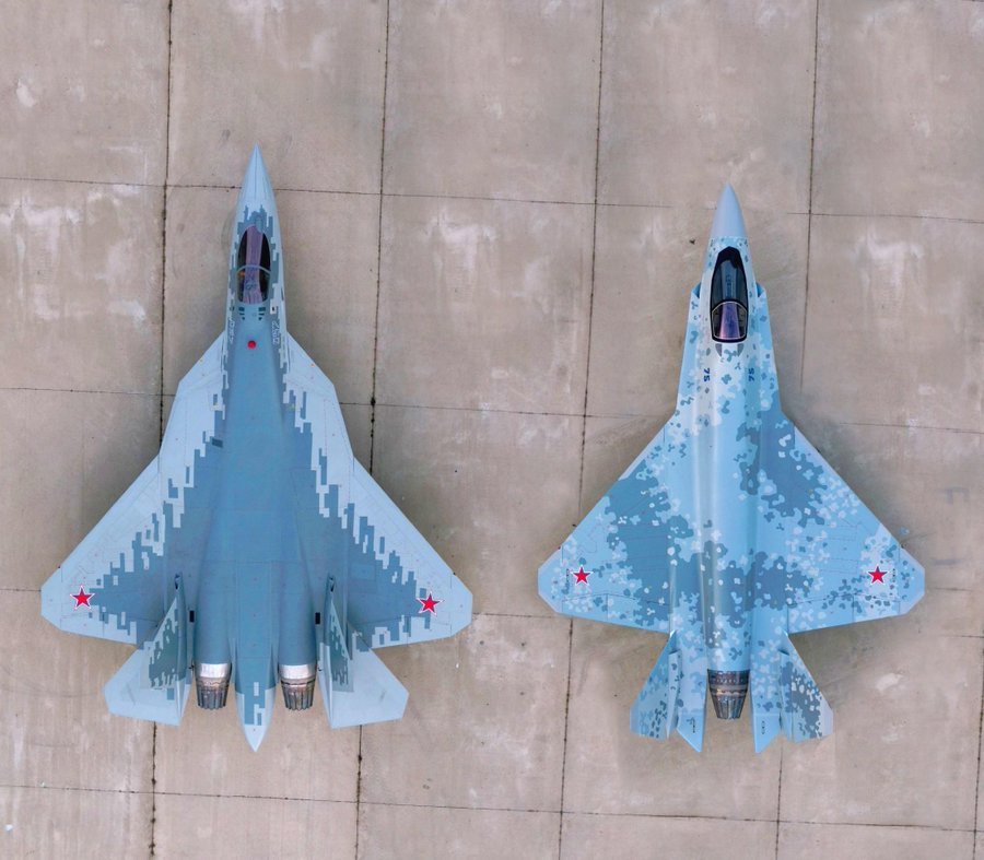 ​Истребители Су-57 (слева) и Checkmate (справа) twitter.com/onceggyyy - Checkmate: истребитель для ОАЭ | Warspot.ru