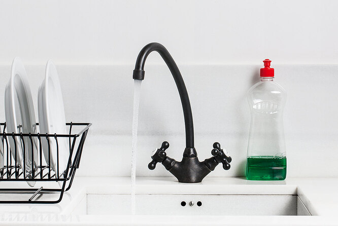 10 полезных свойств жидкости для мытья посуды, о которых вы даже не догадывались посуды, для мытья, жидкость, жидкости, средства, место, можно, средство, и распылите, стакан, более, прокола, добавьте, смесь, стакана, насекомые, надолго, капель, теплой, чтобы