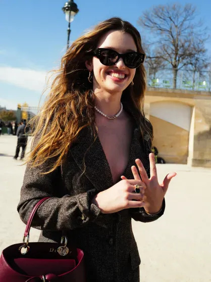 Неделя моды в Париже: Дева Кассель, Ксения Собчак, Шарлиз Терон, Ольга Карпуть и дочь Миллы Йовович на показе Dior Собчак, СобчакКсения, Карпуть, Шарлиз, Терон, Андерсон, Ольга, марта, КарпутьОльга, вуалью, кружевной, белыми, кюлотами, блузкой, 43летняя, головной, сочетала, 44летняя, ногах, фактурным