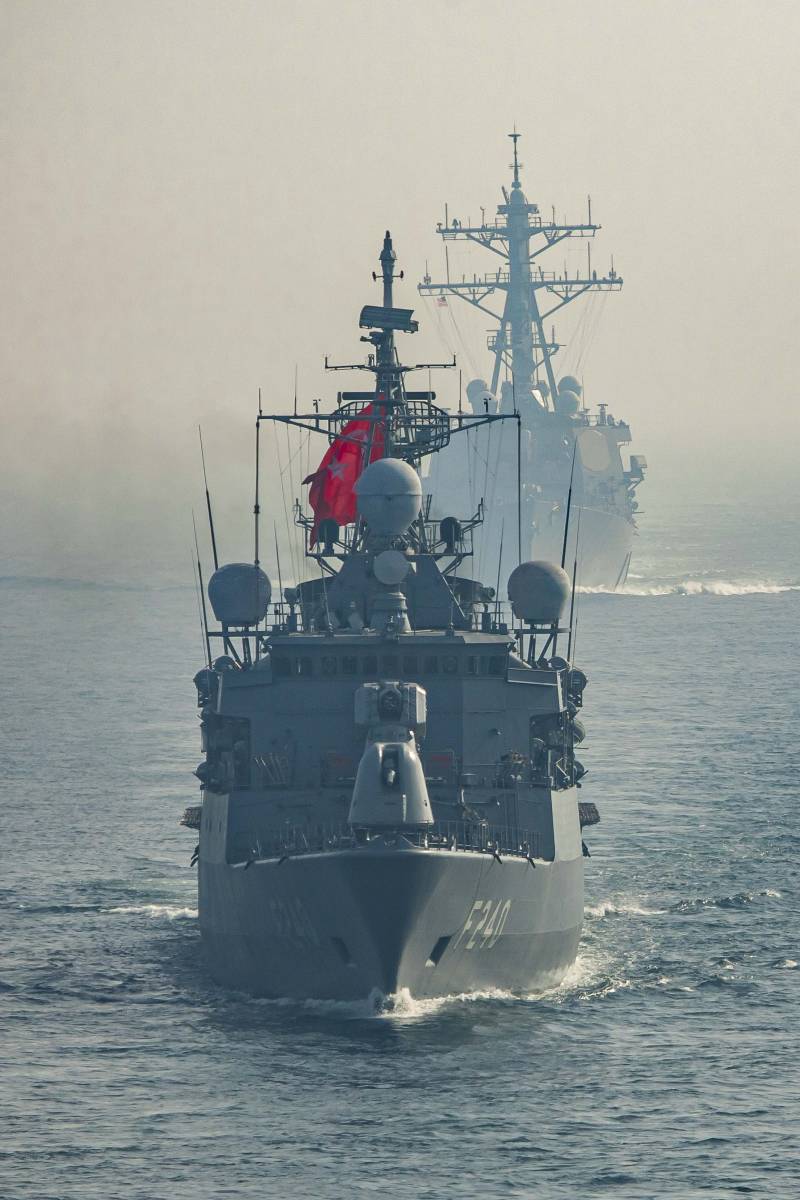 Черноморские учения НАТО: маневры, разведка и риски вмф