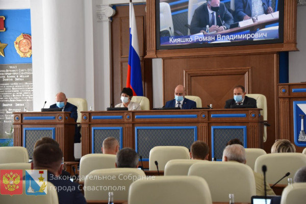 На сессии Заксобрания Севастополя депутаты напринимали кучу законов и постановлений и дважды «прокатили» Камзолова