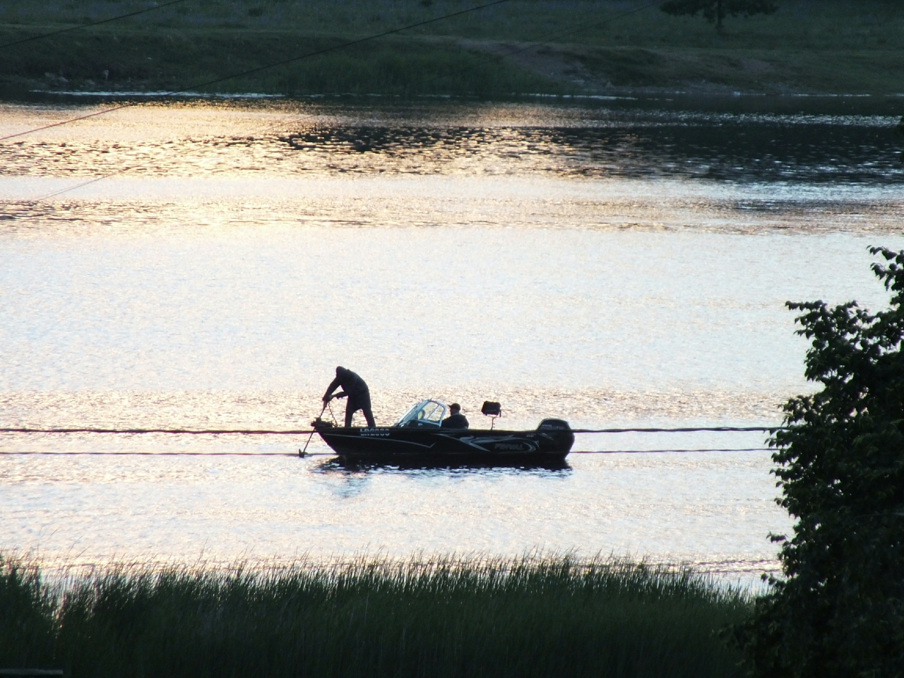 В Прикамье двое мужчин выпали из лодки во время рыбалки. Один из них утонул