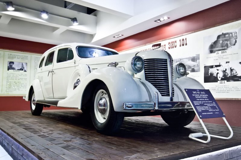 Первый экспонат, который встречает посетителей в новом музее – ЗиС 101, выпущенный в 1936 году.  автомузей, зил, музей
