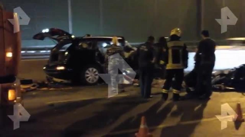 Audi влетело под грузовик на Калужском шоссе: видео последствий ДТП