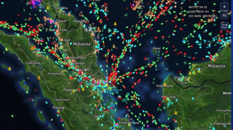 Столкновение эсминца USS John McCaine и танкера Alnic MC вмф