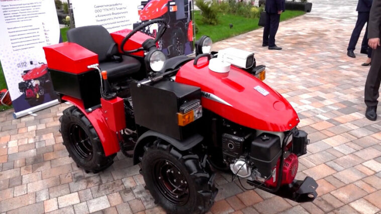 Российско-белорусский беспилотный трактор показали на форуме в Казани
