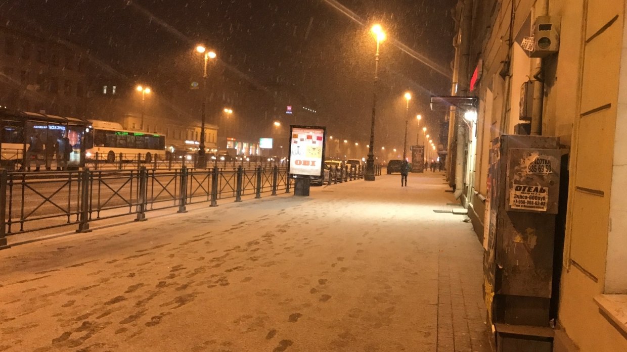 Коммунальщики Петербурга подготовились к ночному снегопаду