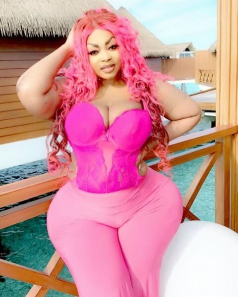 Пышка из Африки хвастается полной фигурой и хочет затмить саму Ким Кардашьян Пышка из Африки хвастается полной фигурой и хочет затмить саму Ким Кардашьян красота,мода и красота,модные блогеры,фигура