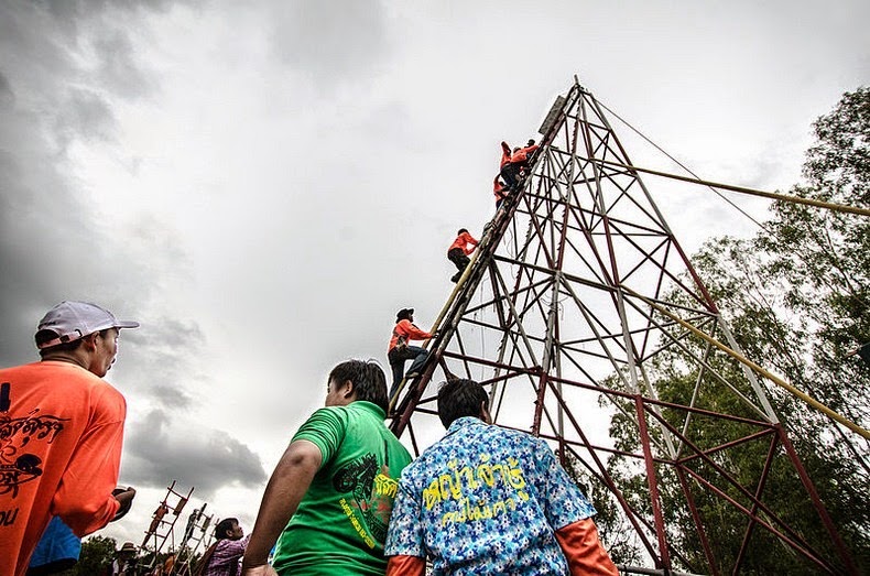 «Bun Bang Fai» – опасный праздник с самодельными ракетами в Таиланде авиатур