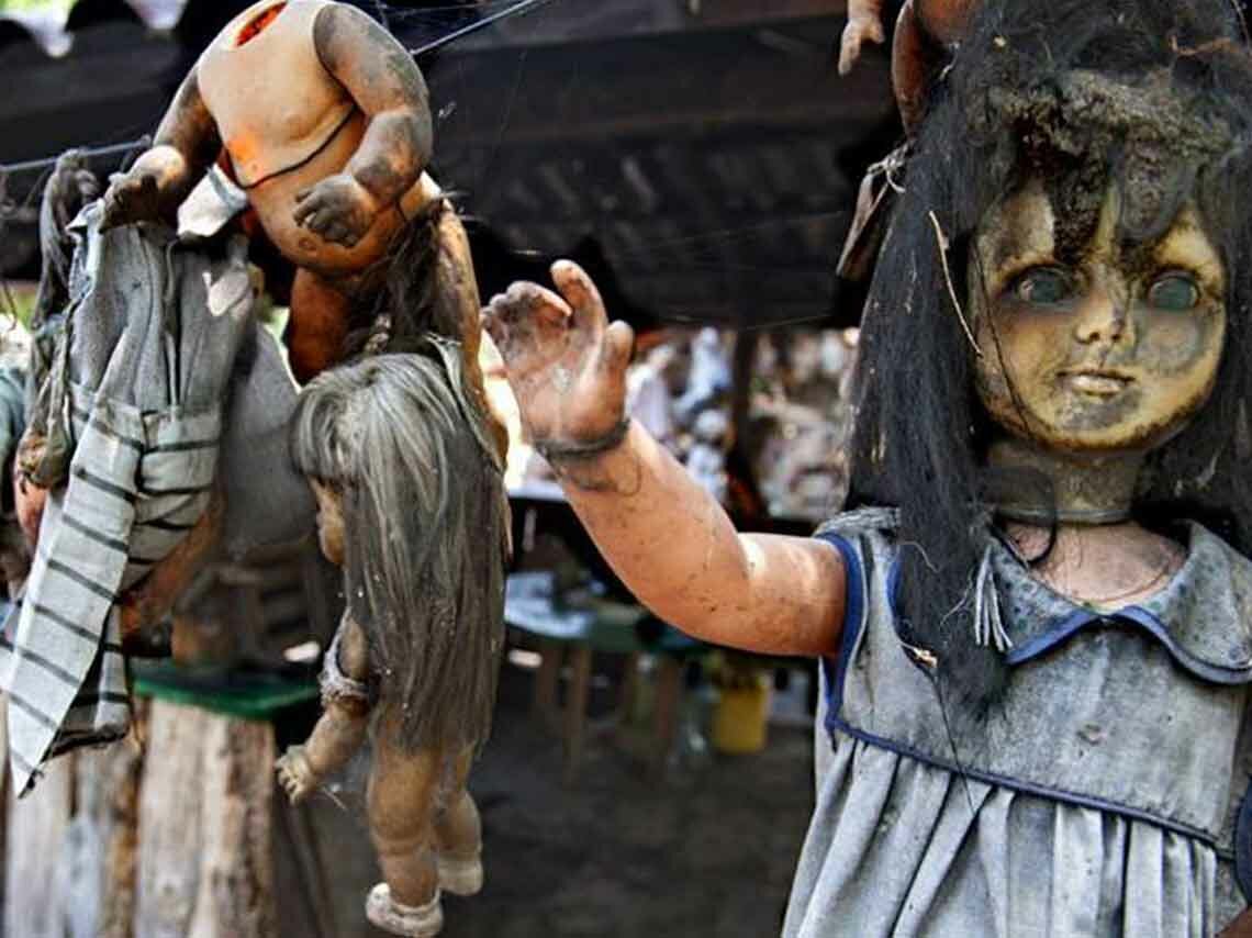 Остров кукол. Сочимилько Мексика кукол остров. Остров кукол (Island of the Dolls), Мексика. Остров кукол Сочимилько, Мехико. Остров мертвых кукол в Мексике.