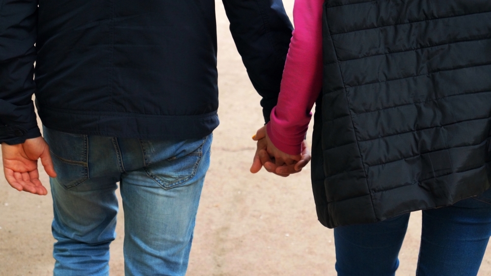 Сексолог рассказал о пользе и вреде ранних браков