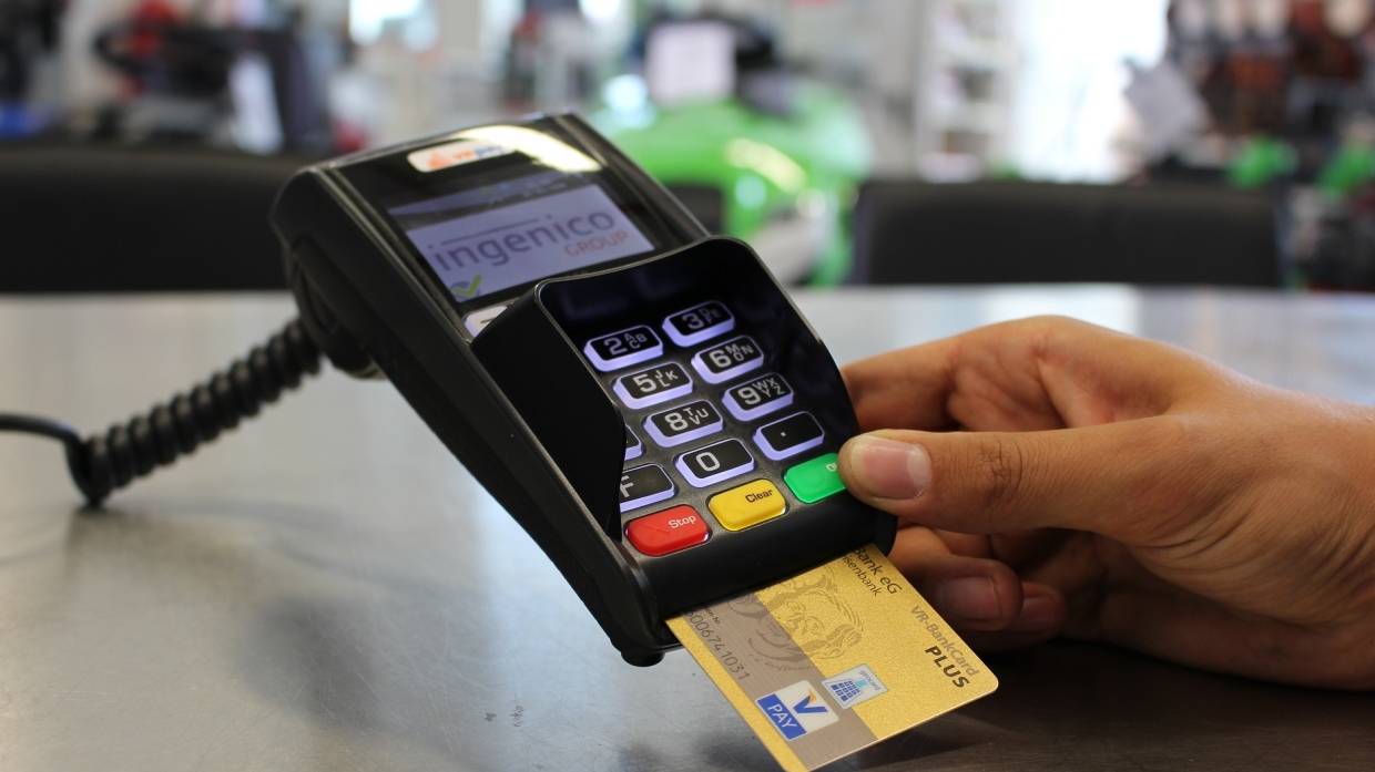 «Кредитное рабство»: действительно ли российская молодежь оказалась в зоне риска