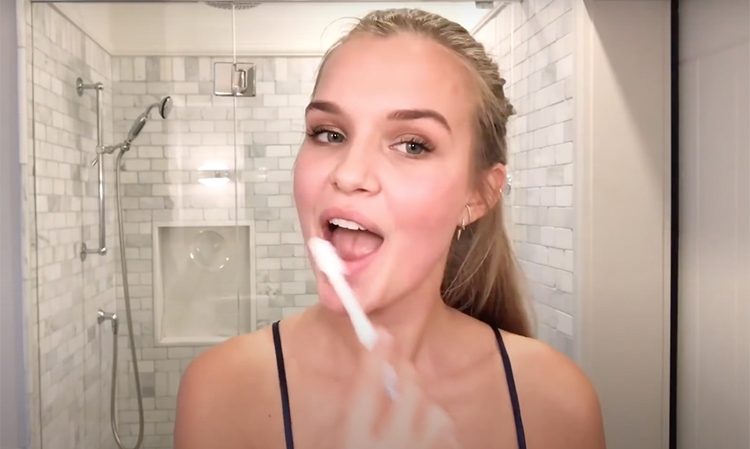 Как сделать массаж лица, приготовить маски для волос и скраб для губ: показывают Приянка Чопра, Кортни Кардашьян, Нина Добрев и другие Как сделать массаж лица, приготовить маски для волос и скраб для губ: показывают Приянка Чопра, Кортни Кардашьян, Нина Добрев и другие Красота,Уход за кожей и волосами