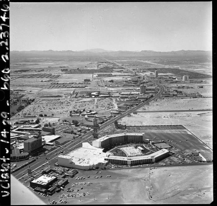Лас-Вегас-Стрип с высоты птичьего полёта в 1968 году.