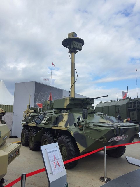 Новейший колесный разведчик ПРП-5 "Марс-2000" показали в Подмосковье