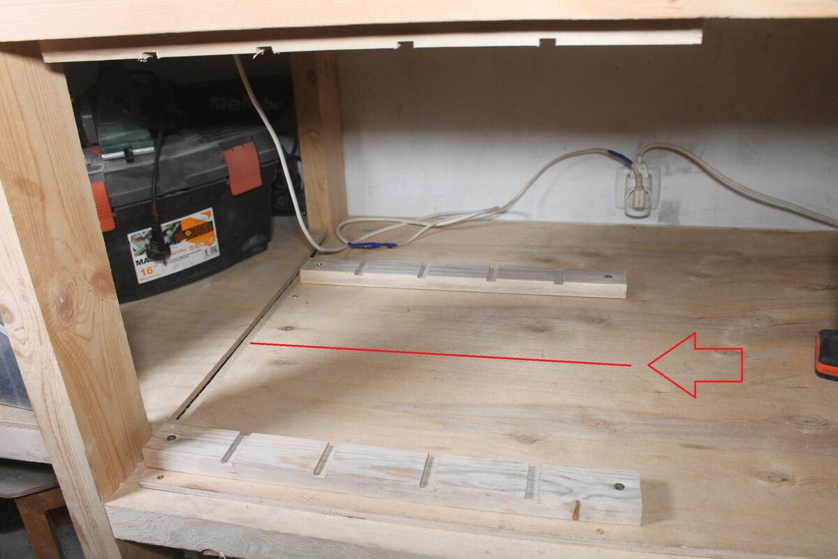 Сделал себе хитрую выдвижную систему хранения инструмента в гараже, теперь жена просит сделать такую на кухне сделал, фанеры, фиксаторы, верстаком, Делать, КОНТАКТ, закрепил, простые, вылетали, панели, штЧтобы, количестве, такие, хорошо, месту, центруИз, направляющую, добавить, будет, нужно