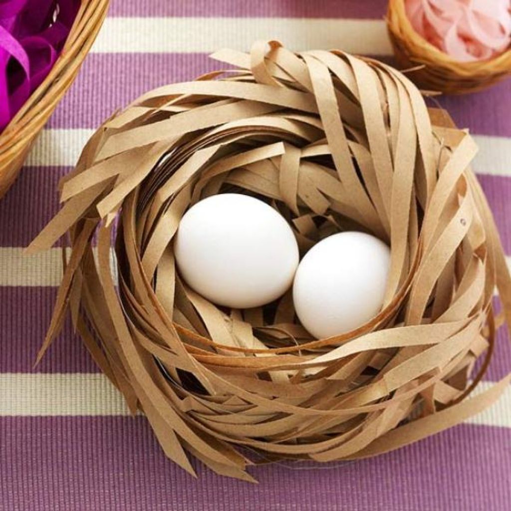 Декоративное гнездо своими руками. Пасхальные яйца в гнезде. Пасхальные идеи своими руками. Украшение яиц. Пасхальное гнездо своими.