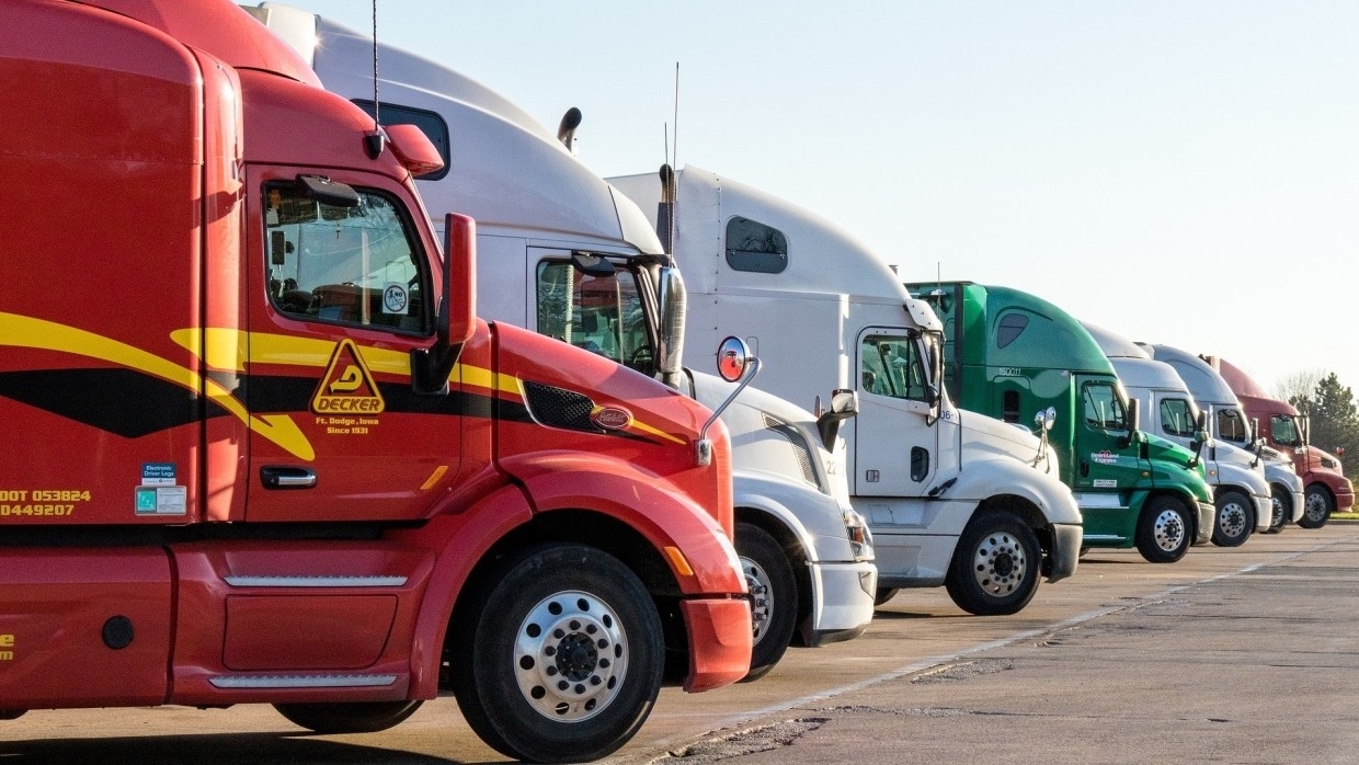 Правила получения пропусков для грузовиков тяжелее 3,5 тонн упростили в Москве
